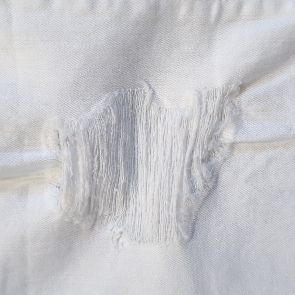 NWT Signature by Levis Distressed Cuffed Mid Rise Slim Boyfriend Denim - Picture 3 of 7